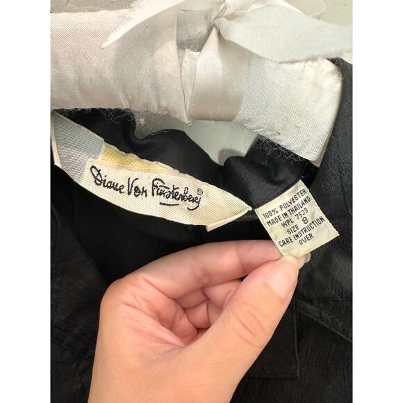 DIANE VON FURSTENBERG Vintage Black Button-Up Blouse Minimalist Shirt | Size 8 - Picture 5 of 6